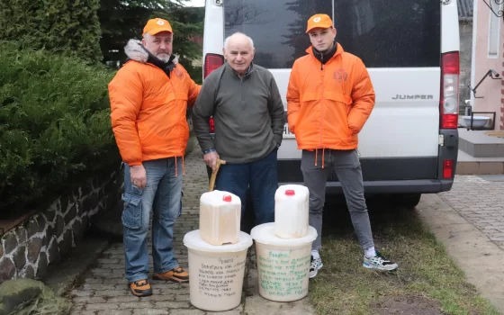 Пасечник из Липово передал бойцам на СВО более 100 килограммов меда