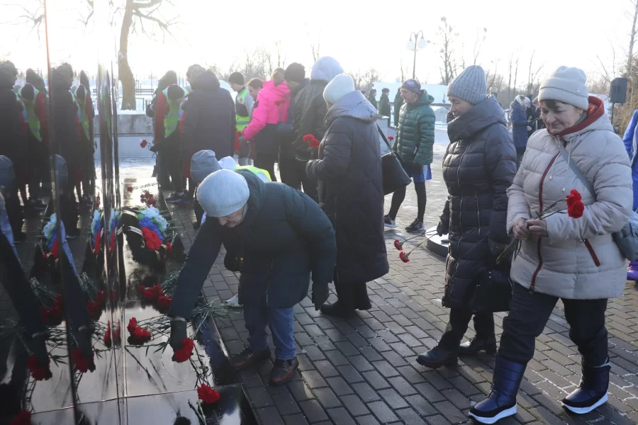 В Ольховатке прошёл торжественный митинг у Вечного Огня