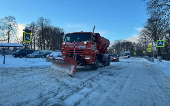Гусев от снега очищают 14 единиц техники и более 60 коммунальщиков