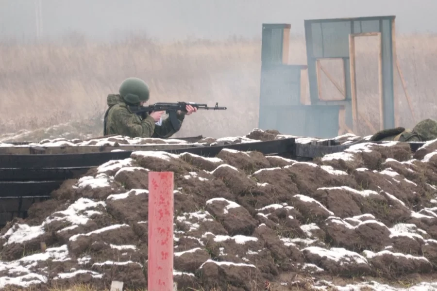 На полигонах в Калининградской области недалеко от границы начались занятия мотострелков