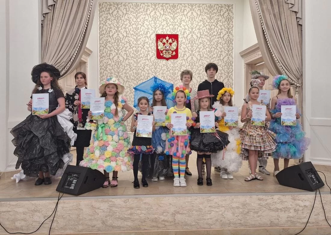 В Детско-юношеском центре наградили победителей конкурса «Цветы для мамы»