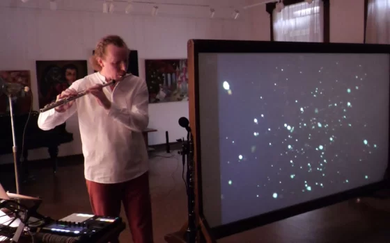 В Гусеве музыкант Евгений Дорофеев дарит любителям живого звука программу «Зримая музыка»