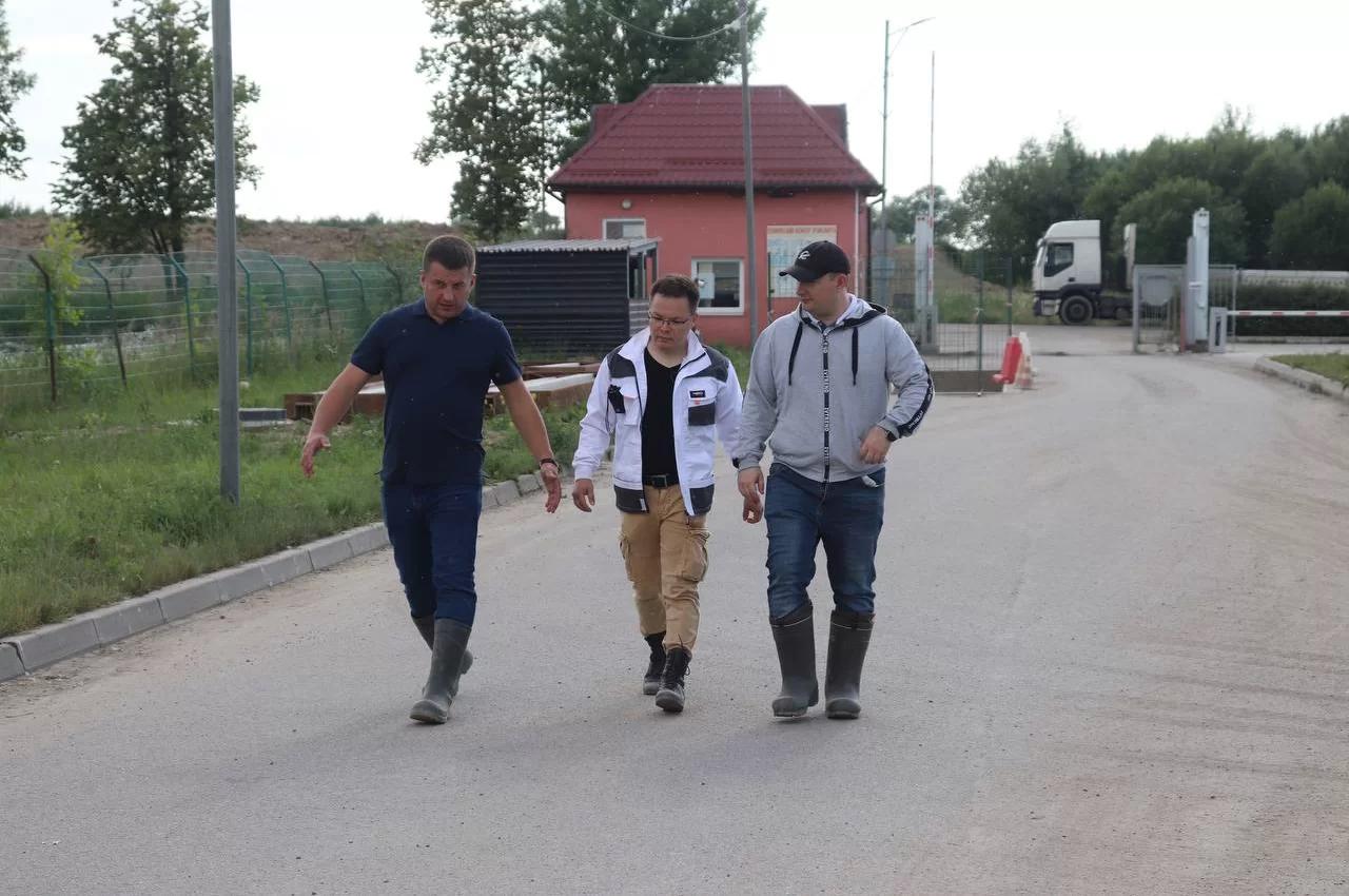 И. о. министра природных ресурсов и экологии области Василий Васюнин посетил полигон ТКО вблизи Гусева