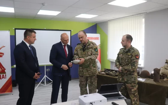 Алексей Беспрозванных побывал на открытии молодежного центра «Можно» в Гусеве