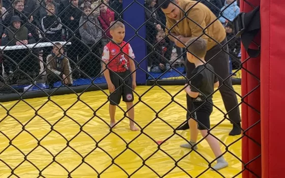 В Гусеве прошли показательные бои MMA