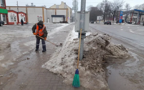 Приближение весны прибавило работы коммунальщикам в Гусеве
