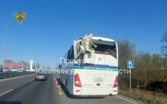 Гусевский рейсовый автобус столкнулся с автокраном