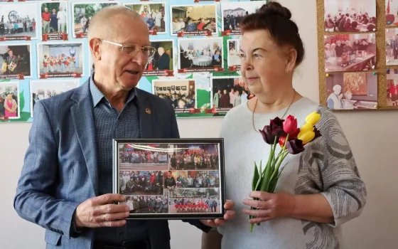 Сегодня принимает поздравления почётный гражданин города Гусева Раиса Алёшина