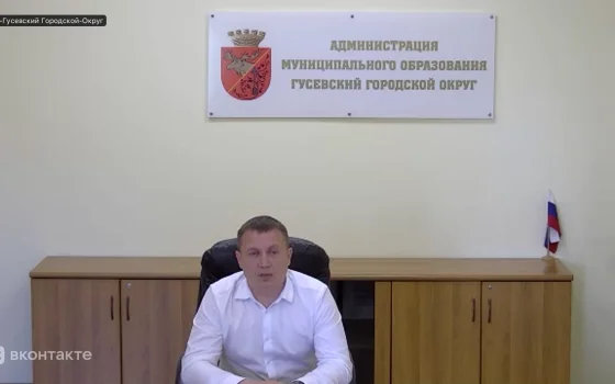 Контейнерные площадки, лавочки с навесом и покрышки для клумб: о чём говорил глава в прямом эфире